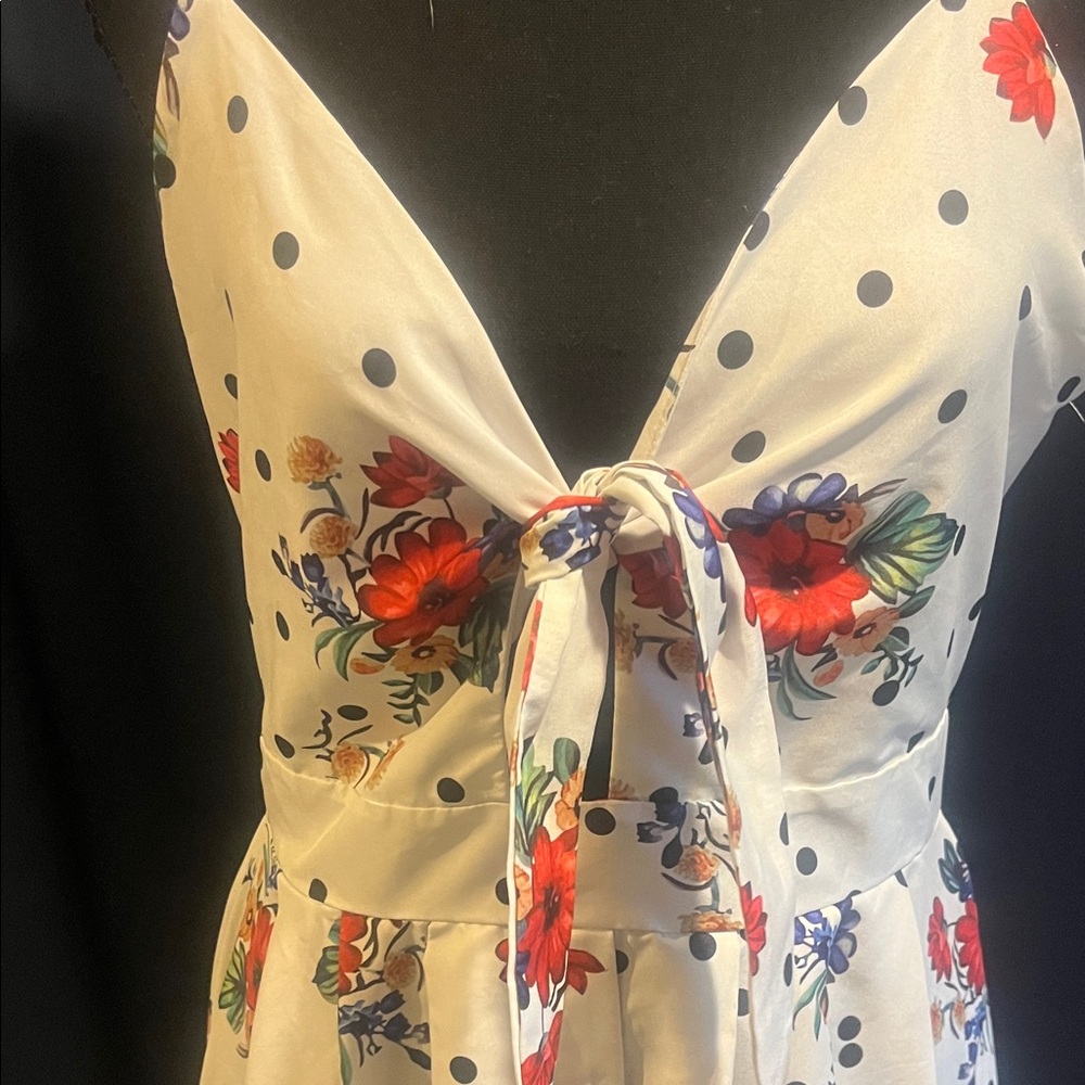 Chic White Floral Maxi Dress with Polka Dots - Picture 2 of 8
